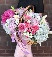 Цветочная композиция из Розы, Хризантемы, Пионы и Лизиантусы в корзине в Козлово