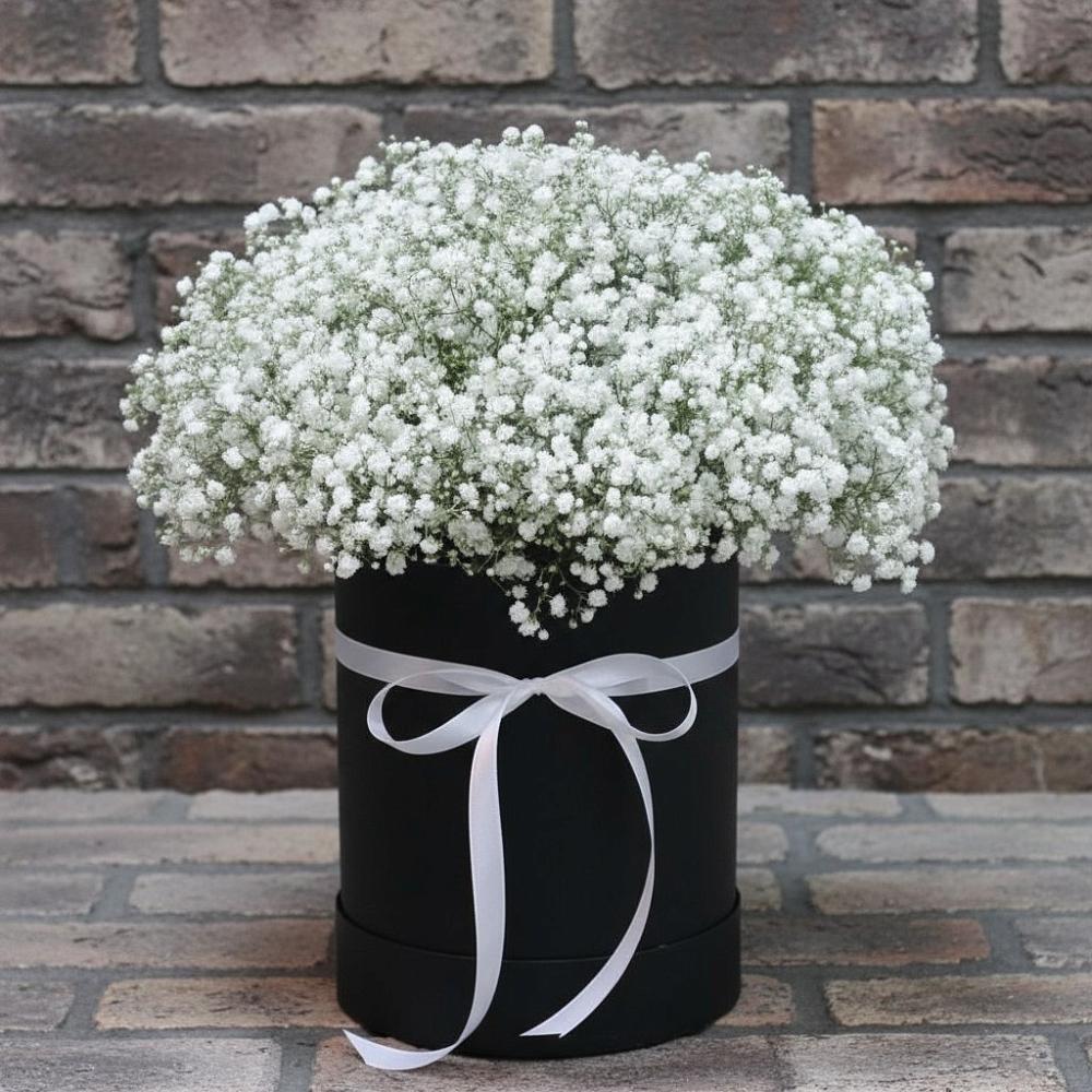 Цветочная композиция из Гипсофила в шляпной коробке в Козлово