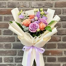 Букет цветов из:  Лизиантусы и Розы в Козлово