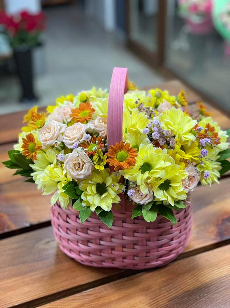 Цветочная композиция из Хризантемы и Розы в корзине в Козлово