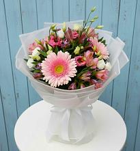 Букет цветов из:  Герберы, Альстромерии и Лизиантусы #REPLACE_PRED# Козлово