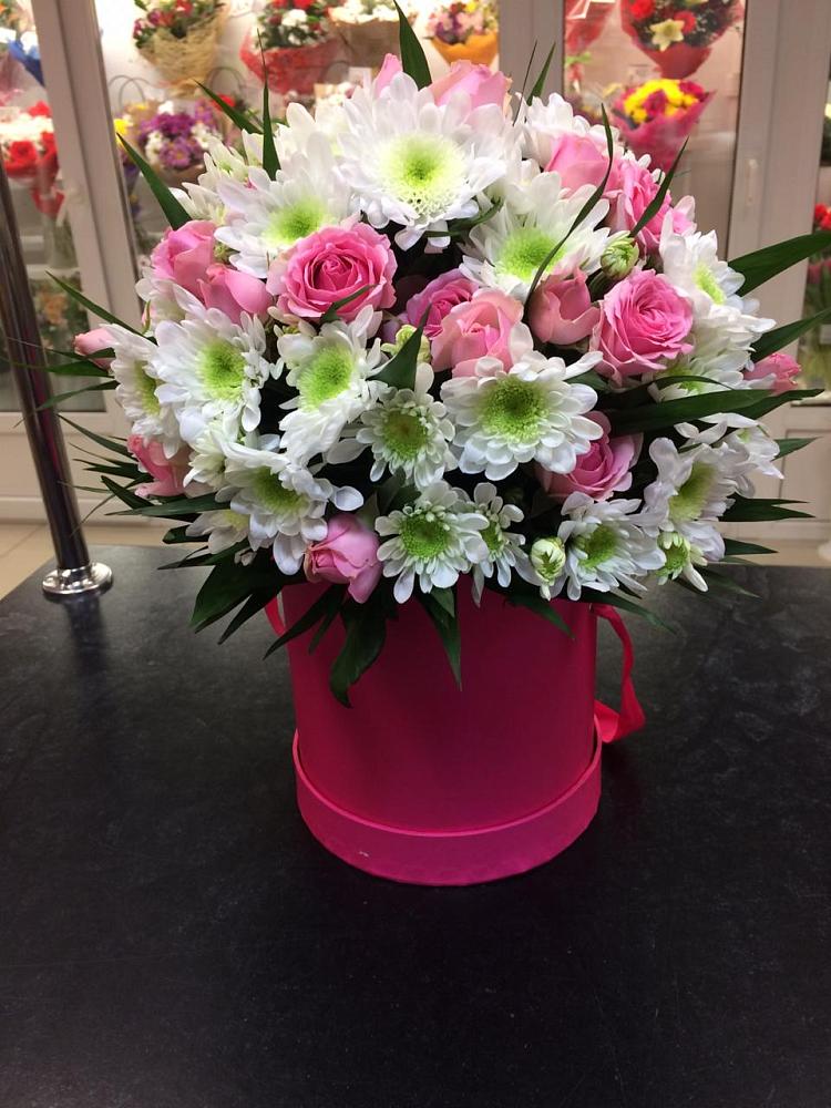 Цветочная композиция из Розы и Хризантемы в шляпной коробке в Козлово