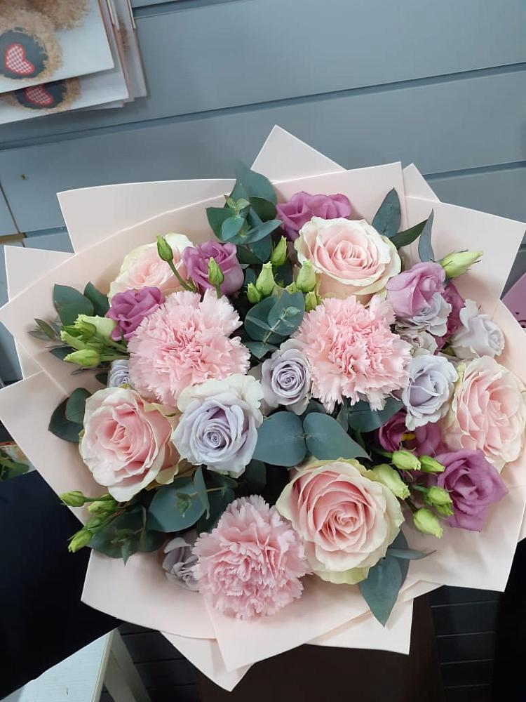 Букет цветов из: Розы, Гвоздики и Лизиантусы в Козлово