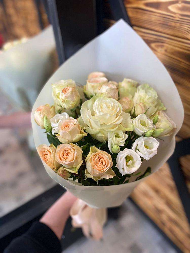 Букет цветов из: Розы и Лизиантусы в Козлово